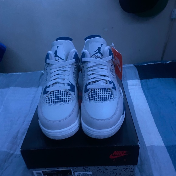 Jordan 4 military blue main image 5